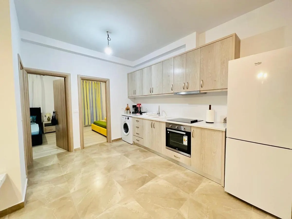 Karos Central Apartments Himare
