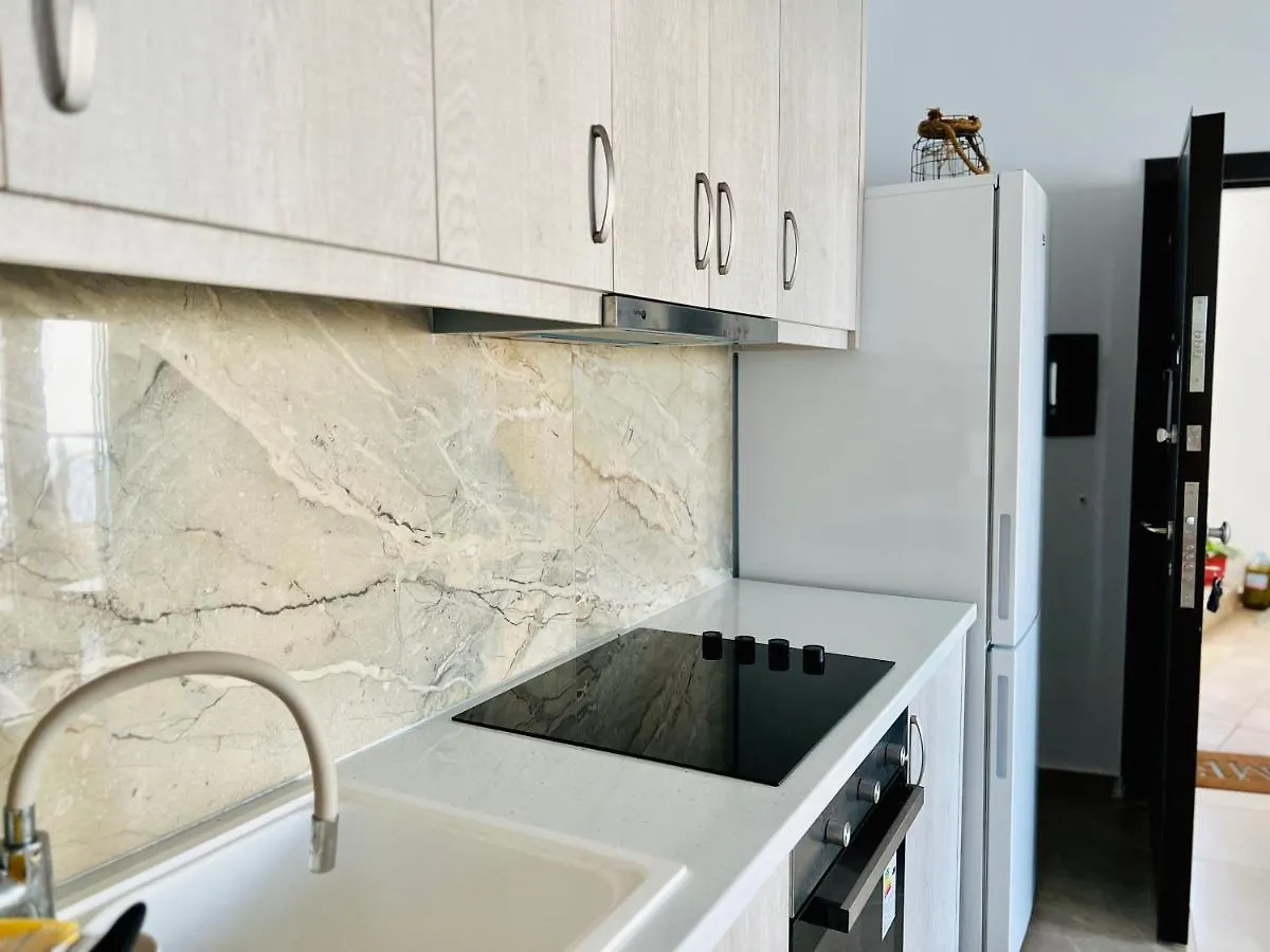 Karos Central Apartments Himare 0*,  Albania