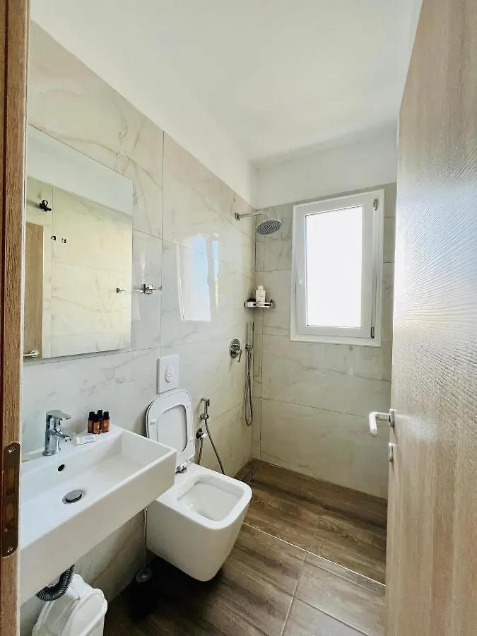 Karos Central Apartments Himare